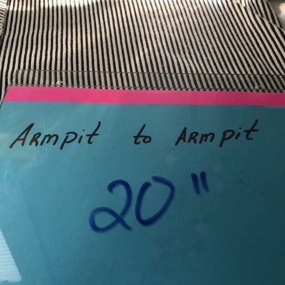 Shark bite stripped top - Picture 10 of 11